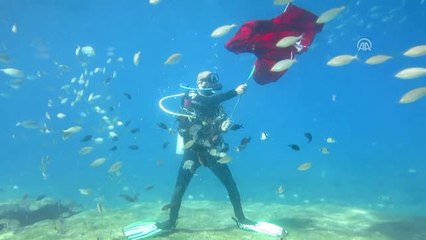 Cumhuriyet Bayramı Denizin Altında Kutlandı