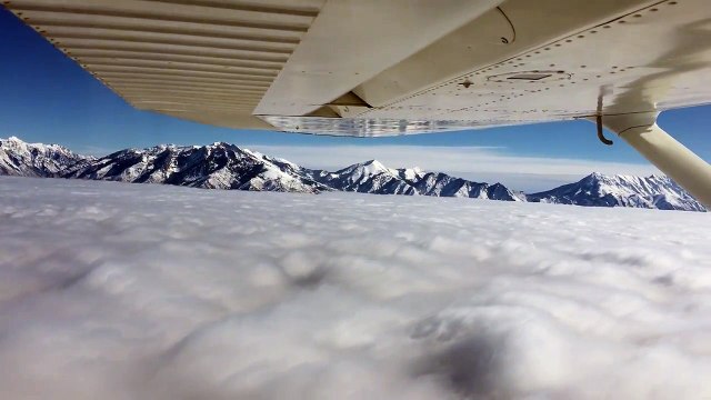 Voler au-dessus des nuages comme si vous rouliez sur un tapis !