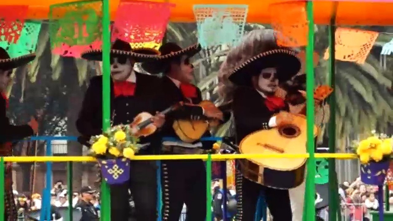 Mexico Citys Day of Dead parade honours quake rescuers - (Australian Broadcasting Corporation)