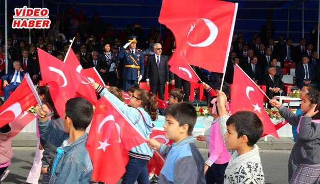 (29 Ekim 2017) 29 EKİM CUMHURİYET BAYRAMI KAYSERİ’DE COŞKUYLA KUTLANDI