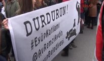 Eyüpsultan Belediyesi önünde hayvanseverlerden protesto, başkan yardımcısından açıklama yaptı