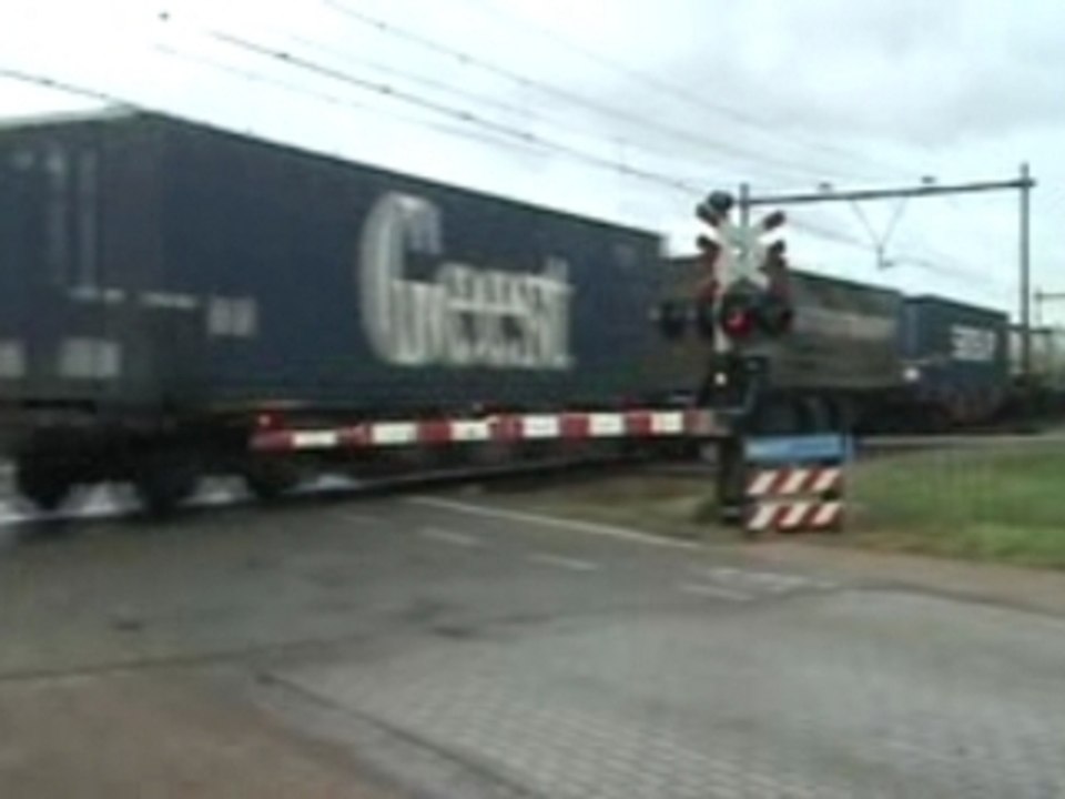 Other intermodal train + railroadcrossing