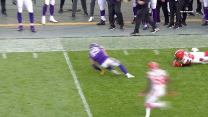 Adam Thielen brings down 22-yard grab