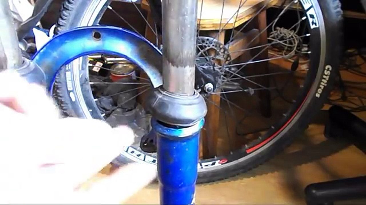 Вилка для велосипеда 27. Соосность вилки велосипеда. 8. Сборка передней вилки велосипеда стелс. Смазка пружины вилки велосипеда.