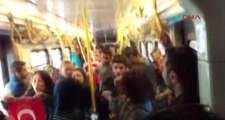 Metroda İstiklal Marşı Okuyan Gençlere Yolcular Onuncu Yıl Marşı İle Karşılık Verdi