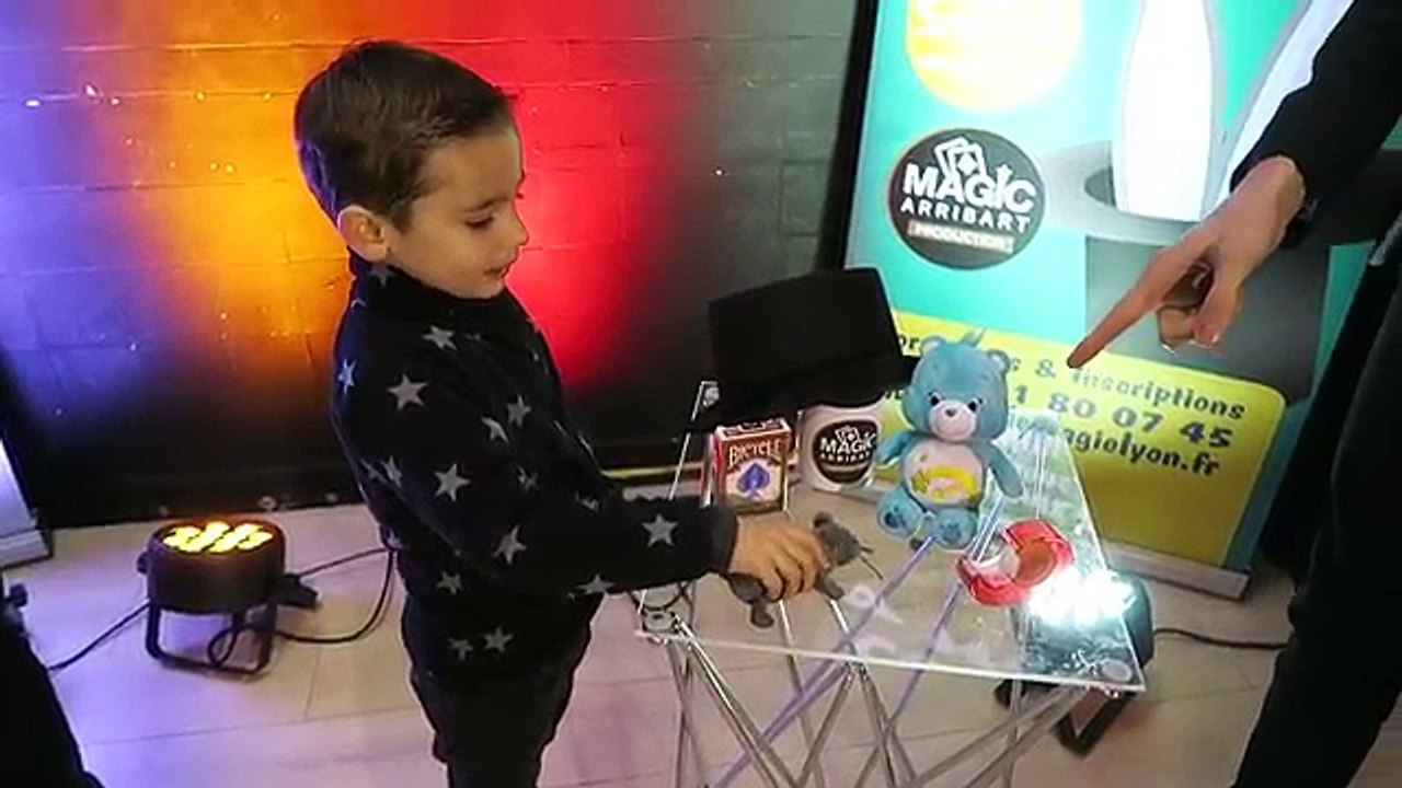 VLOG - ON DEVIENT MAGICIENS ! Découvrez nos Tours de Magie