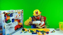 Clown Alex costruisce una barca , Giocattoli e Giochi per bambini maschi, Video per piccoli