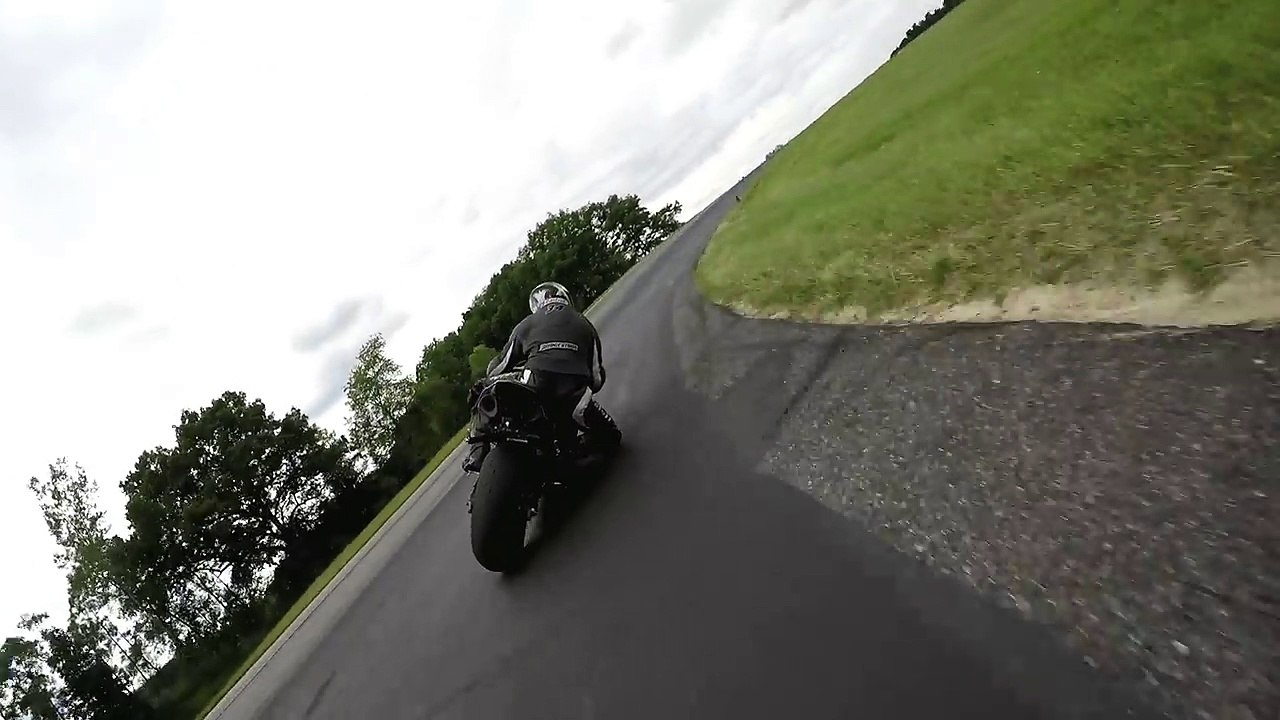 Yamaha R1 vs Yamaha R1