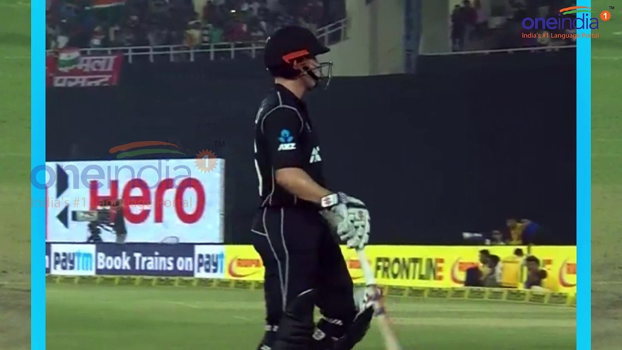 India vs NZ 3rd ODI : Bhuvneshwar Kumar strikes , Nicholls clean bowled | Oneindia News