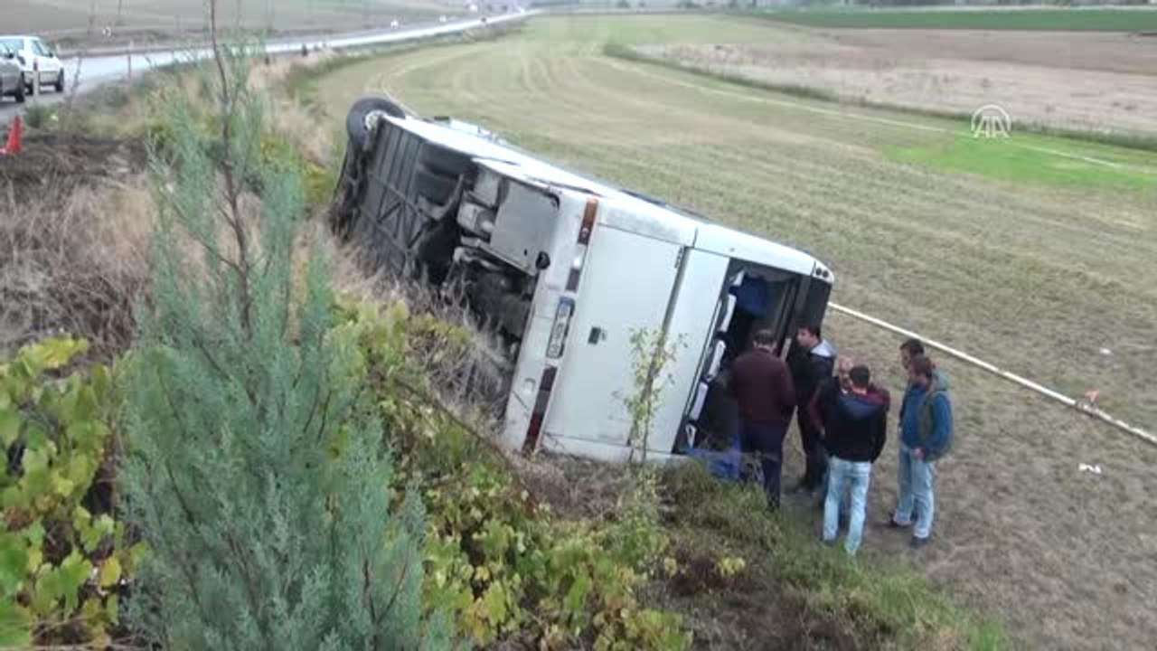 Beypazarı'nda İşçi Servisi Devrildi: 28 Yaralı
