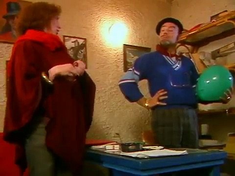 37. Αστυνόμος Θανάσης Παπαθανάσης Ε37 Να ζεί κανείς ή να μη ζεί;