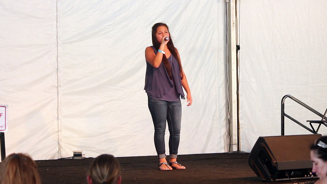 Cassie Gonzalez sings 'Heartbreak Hotel' Elvis Week 2017