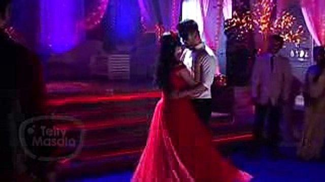 Neil And Avni ROMANTIC DANCE Moment While SAVING Mishti - Naamkaran