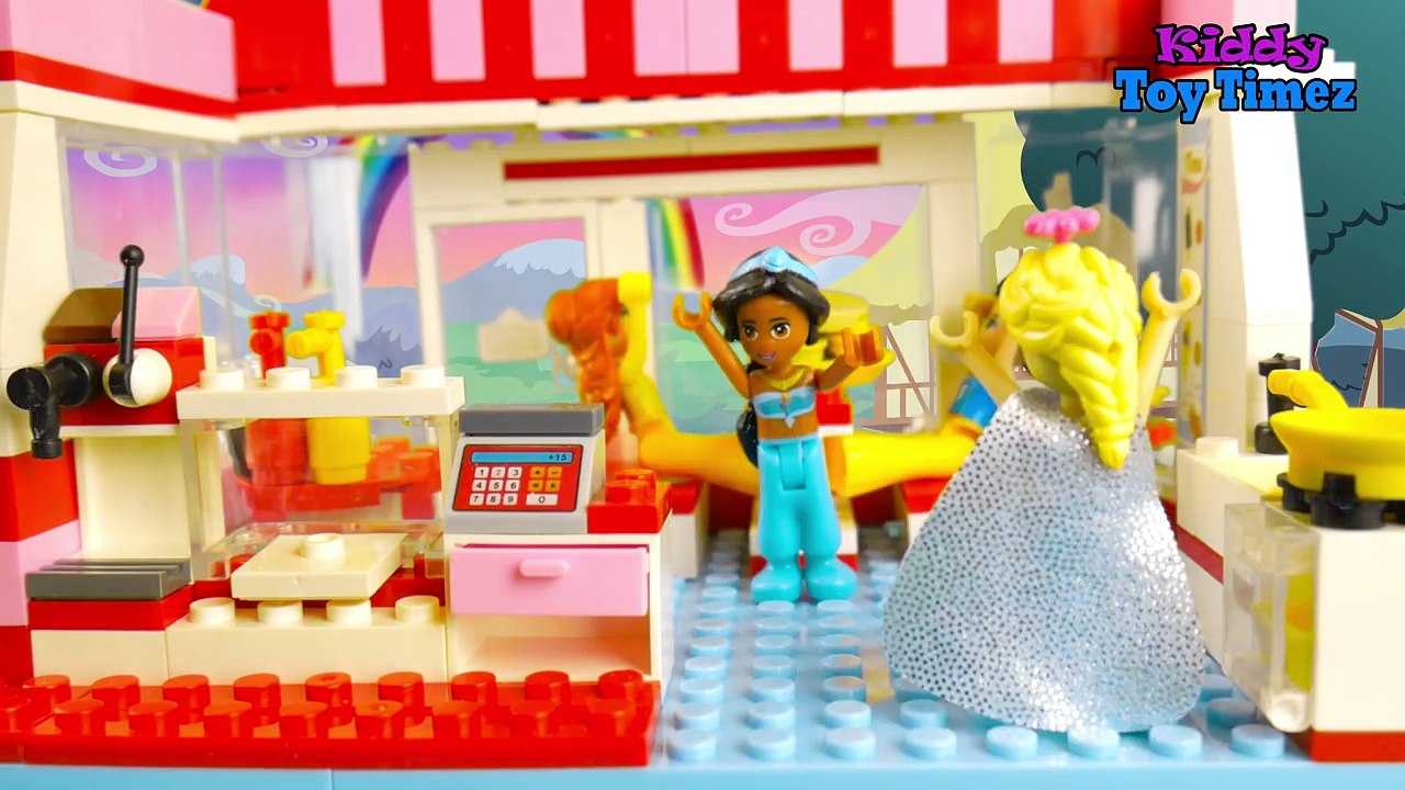 Elsa & Snow White Poop After Baby Alive Roams City! Barbie Elsa poops herself