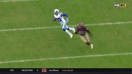 Terrance Williams gains 25 yards with on-the-run catch in traffic