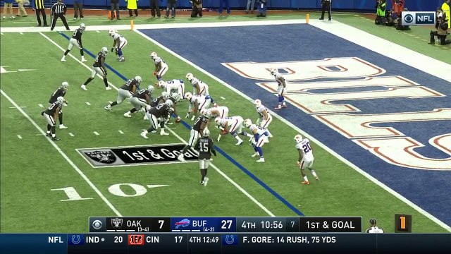 Oakland Raiders quarterback Derek Carr finds running back DeAndre Washington at the goal line for the TD