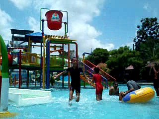 video- 6. Adelio Bermain Wisata Air Galaxy Water Park Yogyakarta 29 Oktober 2017