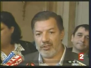 Sarkozy met du temps à plier