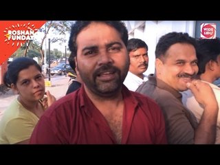 Bank wali line mein Angry people! | Wide Lens