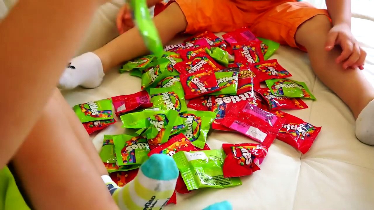 Bad Kids eating Giant McDonald's Food! Baby Accident! Johny Johny Yes Papa Song Nursery Rhymes-XhjFigiRymg
