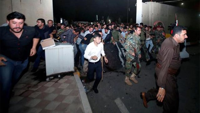 Barzani Gitti, Ortalık Karıştı! Kuzey Irak'ta Binaları Ateşe Veriyorlar