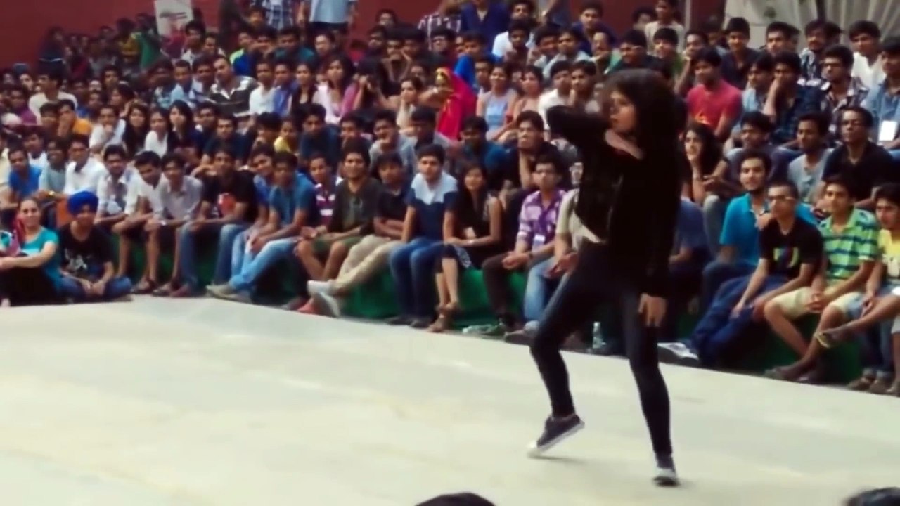 College girl beautiful Dance _ कॉलेज की लड़की का सुंदर डांस