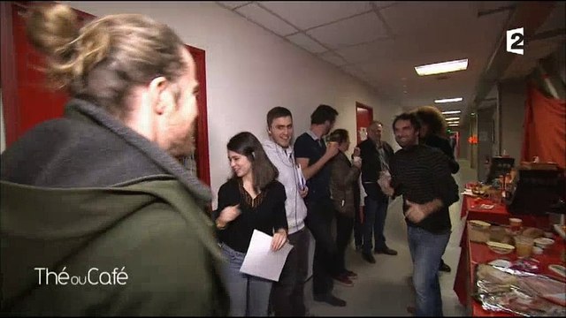 Julien Doré nous fait découvrir les coulisses de la série Dix pour cent sur France 2 - Regardez