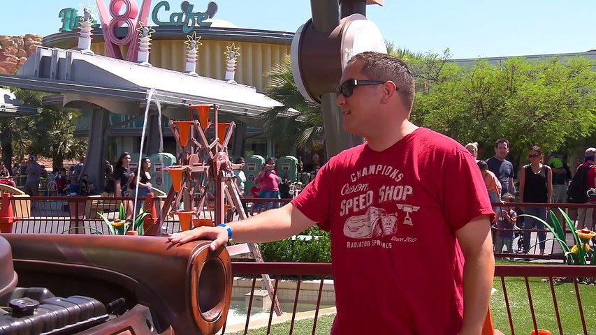 Larry the Cable Guy at Cars Land - Cars 3 - Now Playing in 3D-GnkPGv-2I7k