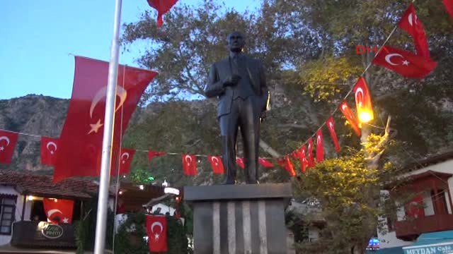 Antalya Kaş'ta Fener Alayı Yapıldı