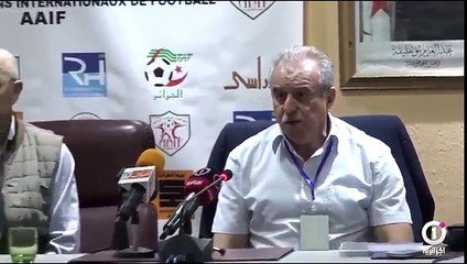 Tải video: Guy Roux s'endort en pleine conférence de presse en Algérie