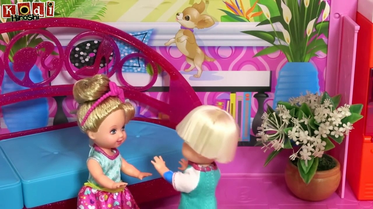 FILHO DA BARBIE FAZENDO BAGUNÇA NA CASA DA TIA RAPUNZEL DO ENROLADOS MINI BONECA