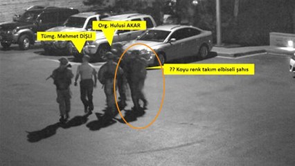 15 Temmuz'dan Yeni Görüntü! Genelkurmay Başkanı'nın Yanındaki Takım Elbiseli Sivil Kim?