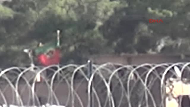 Şanlıurfa Akçakale Sınırındaki Telabyad'a Terör Örgütü Flamaları Asıldı