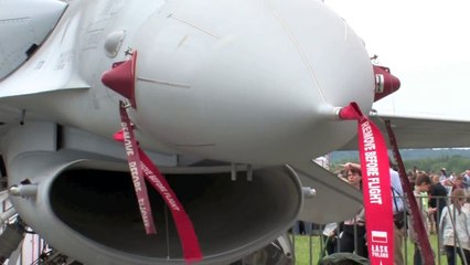 F-16 vs. MiG-29 fighter jet dogfight