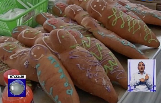 Venta de colada morada y guaguas de pan en el norte de Quito