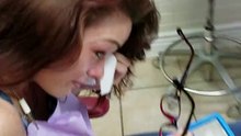 Dentista oferece sorriso novo a jovem agredida pelo ex-namorado