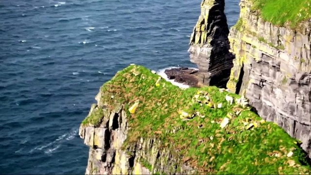 Aage Bhi Jaane Na Tu - Asha Bhosle - Waqt (1965)