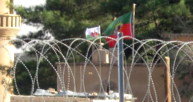 Akçakale Sınırındaki Telabyad'a Terör Örgütü PKK/PYD Flamaları Asıldı