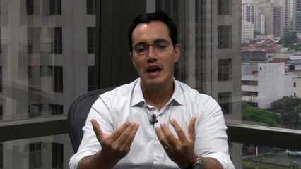 Estresse toma conta dos mercados no início da semana. Dólar sobe mais de 1% e fecha cotado à R$ 3,28