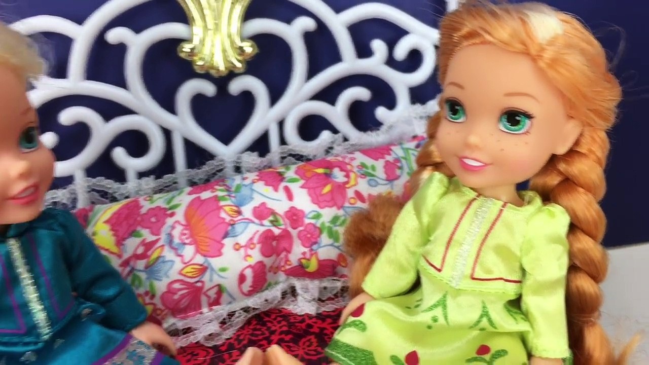 Frozen Elsa and Anna Toddlers With Lollipop! With Little Mermaid Ariel Toddler and more!