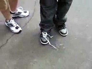 Tying shoe without hands