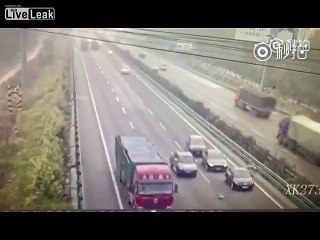 Three sheep crossing a road provoked deadly car accident with a truck