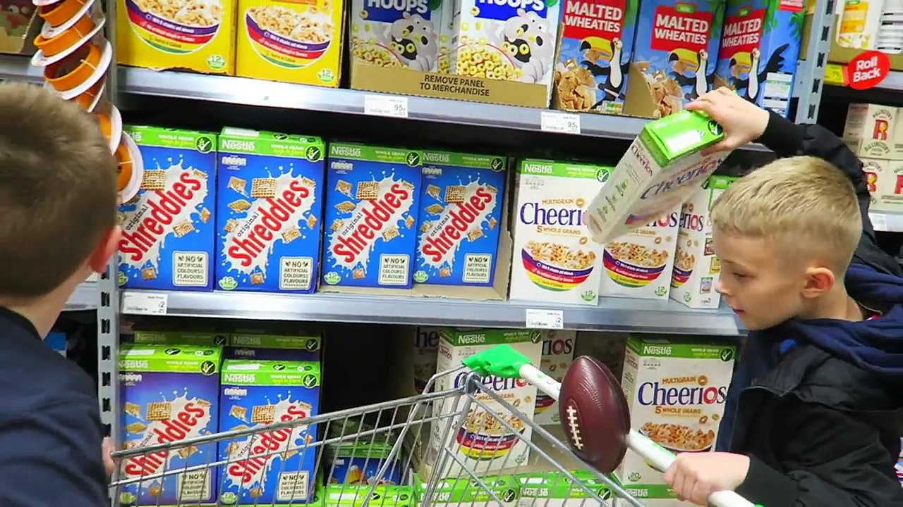 Evil Giant Spider Attack Kids - Mommy Spider In Supermarket & McDonalds - Freaky Toy Movie