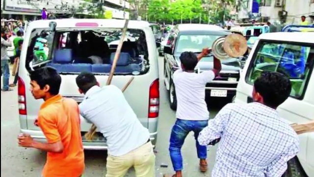 খালেদা জিয়ার উপর ভয়ংকর হামলা ! দেখুন কে কিভাবে বেগম জিয়ার উপর হামলা করলো