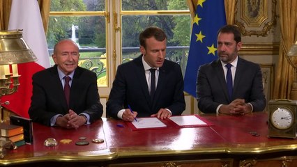 Macron assina controversa lei antiterror na França