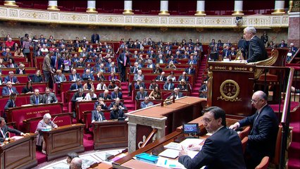 Macron firma una controvertida ley antiterrorista en Francia