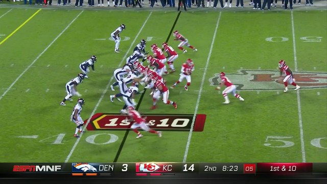 Alex Smith throws absolute dime to Tyreek Hill for 25-yard gain