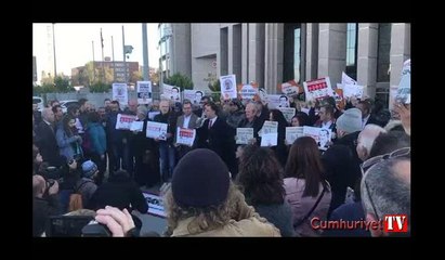 Cumhuriyet davasına adliye önünde destek