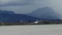 Un pilote d'avion obligé de remettre les gaz en plein atterrissage pendant une tempête