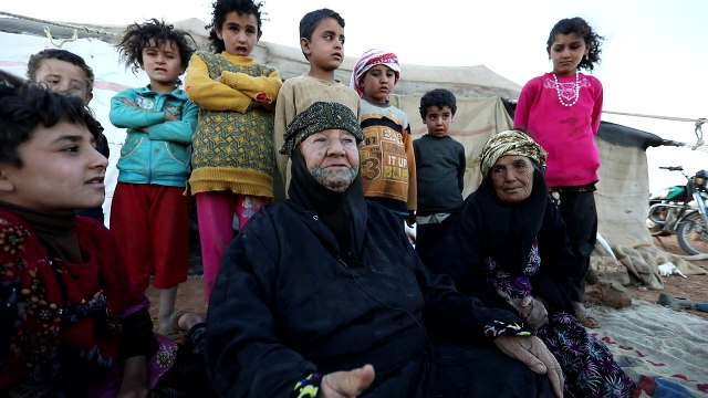 حركة نزوح من ريف حماة الشرقي هربا من المعارك بين الجهاديين والجيش السوري